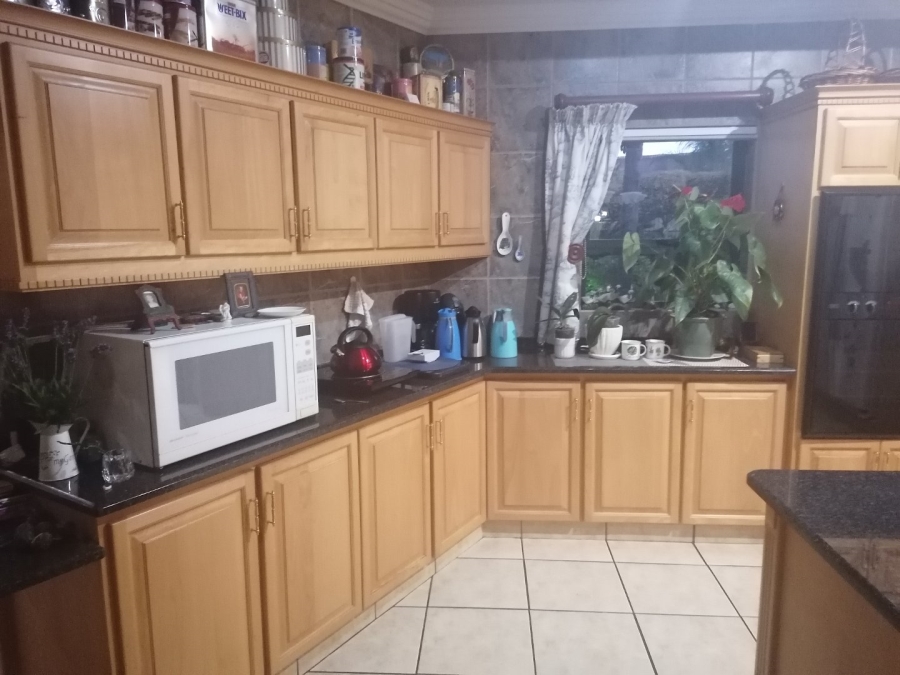 5 Bedroom Property for Sale in Doringkruin North West